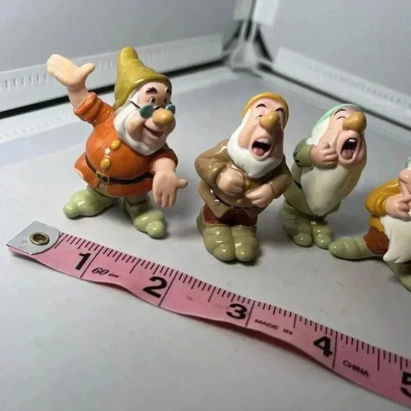 Disney Mini Figures Five of the Seven Dwarves 2" Plastic Figures - Picture 2 of 3